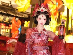 Bak Ratu Cina, Mijoo Lovelyz Coba Makeup Wanghong yang Viral ala Gen Z Korea