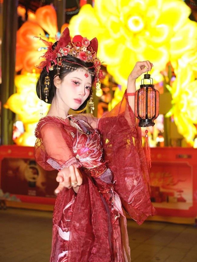 Makeup Wanghong banyak dilakukan artis dan influencer Cina di platform Douyin dan Xiaohongshu. Alhasil banyak Gen Z Korea yang tertarik didandani serupa saat mereka liburan ke Cina. Foto: Instagram