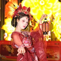 Makeup Wanghong banyak dilakukan artis dan influencer Cina di platform Douyin dan Xiaohongshu. Alhasil banyak Gen Z Korea yang tertarik didandani serupa saat mereka liburan ke Cina. Foto: Instagram