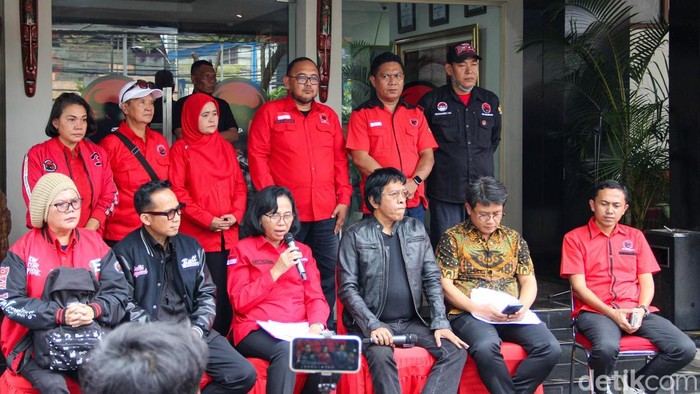 PDIP Bongkar Data, Rp233 T Anggaran Pendidikan Dipakai untuk MBG PDI Perjuangan mengungkap penggunaan anggaran pendidikan hingga sekitar Rp223 triliun untuk Program Makan Bergizi Gratis (MBG) dalam konferensi pers di Sekolah Partai Lenteng Agung, Jakarta, Rabu (25/2/2026).