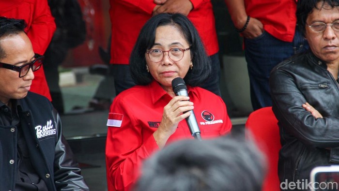 PDIP Bongkar Data, Rp233 T Anggaran Pendidikan Dipakai untuk MBG PDI Perjuangan mengungkap penggunaan anggaran pendidikan hingga sekitar Rp223 triliun untuk Program Makan Bergizi Gratis (MBG) dalam konferensi pers di Sekolah Partai Lenteng Agung, Jakarta, Rabu (25/2/2026).