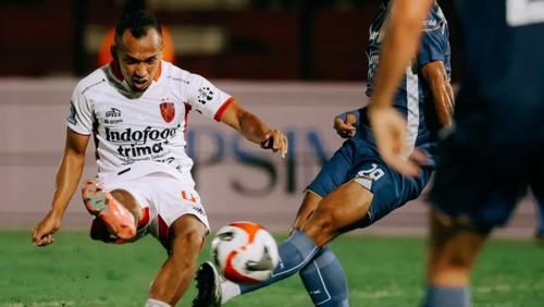 Pemain Bali United Irfan Jaya saat melawan PSIM Yogyakarta di Stadion Sultan Agung, Bantul, Senin (23/2/2026). (Foto: Dok. Bali United)