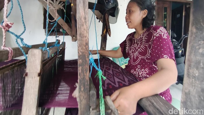 Perajin sarung tenun goyor di Sidoarjo kebanjiran pesanan jelang Lebaran