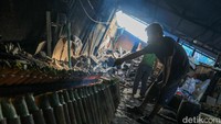 Menurut Nanto, salah satu perajin lemang di Senen, jumlah produksi selama Ramadan bisa mencapai sekitar 150 hingga 200 batang per hari. Angka tersebut naik drastis dibandingkan hari normal di luar Ramadan.