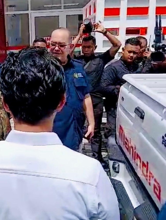 Tampang Pickup India Mahindra Scorpio Berstiker Koperasi Merah Putih