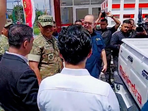 Tampang Pickup India Mahindra Scorpio Berstiker Koperasi Merah Putih