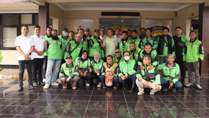 Polda Jateng gandeng ojol berbagi.