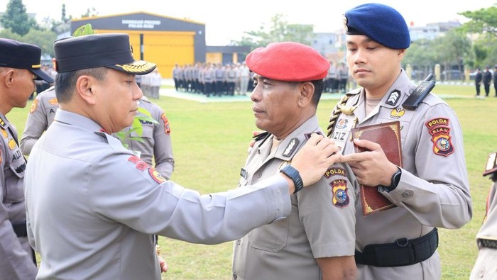 Kapolda Riau Acungi Jempol, Dua Personel Naik Pangkat atas Dedikasi Tanpa Pamrih