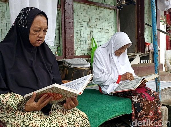 Lansia Blitar Mondok Ramadan, Semangat Mengaji Tak Pernah Pudar