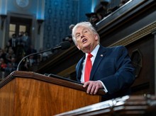 Trump Duga Putin Bantu Iran dalam Perang dengan AS-Israel