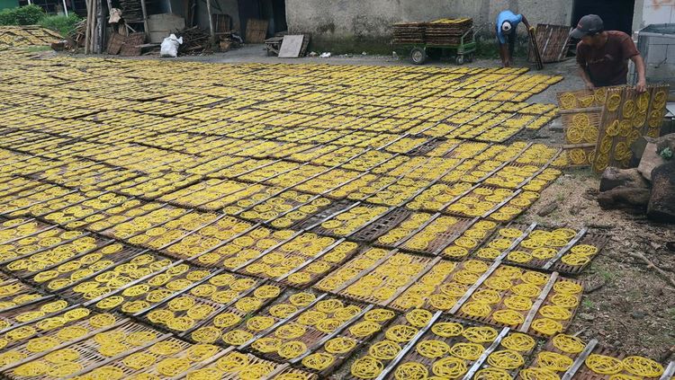 Produksi Kerupuk Mie Meningkat Saat Ramadan