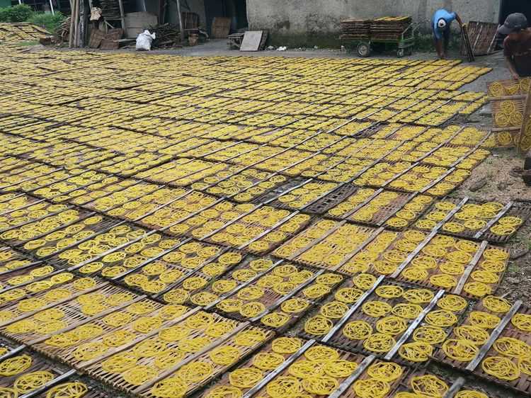 Produksi Kerupuk Mie Meningkat Saat Ramadan