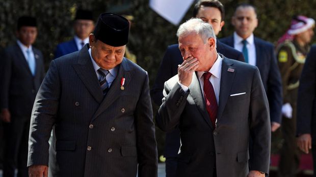 Raja Abdullah II dari Yordania bertemu Presiden Indonesia Prabowo Subianto di Istana Basman, Amman, Yordania, Rabu (25/2/202ˆ0. (REUTERS/Alaa Al Sukhni)