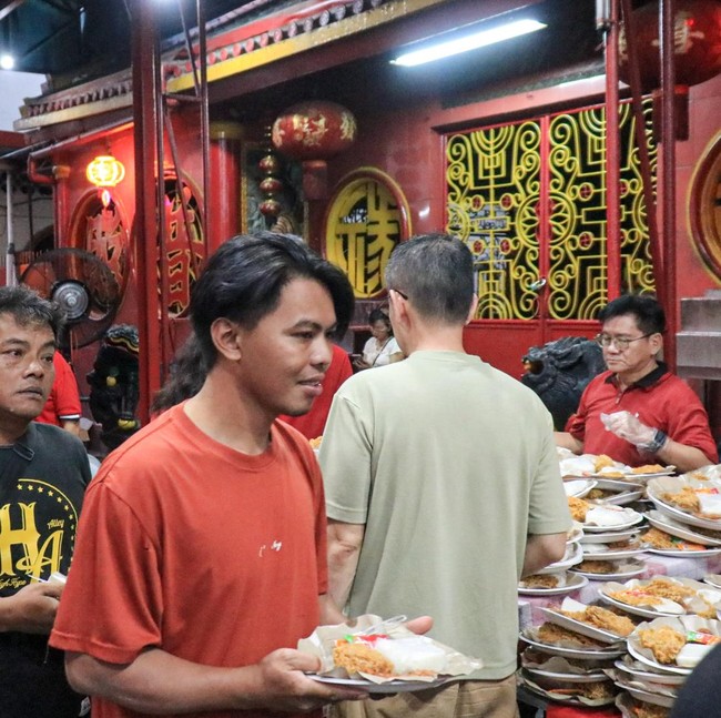 Ramadan Penuh Toleransi di Wihara Dharma Bakti