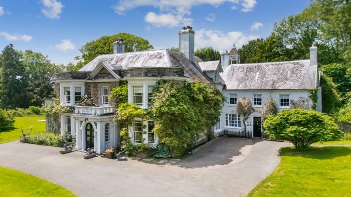 Pernah Jadi Tempat Rekaman The Rolling Stones, Rumah Sang Drumer Dijual Rp 68 M