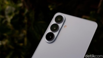 Baik Galaxy S26 Plus maupun S26 mengusung kamera wide 50 MP yang dipadukan dengan ultrawide 12 MP dan telephoto 10 MP. Sementara bagian depan 10 MP. Foto: Adi FR/detikINET