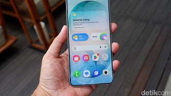 Galaxy S26 Plus mengusung layar berukuran 6,7 inch dengan resolusi QHD+. Foto: Adi FR/detikINET