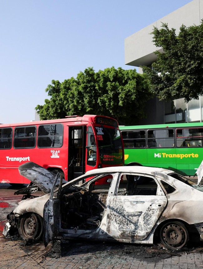 Sisa-sisa Kerusuhan Usai Penyergapan yang Tewaskan Bos Kartel Narkoba El Mencho