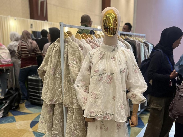 Sisterhood Modest Bazaar 2026 jadi wadah kolaborasi 36 brand lokal dan jastiper. Solusi belanja Ramadan nyaman dengan beragam promo spesial.