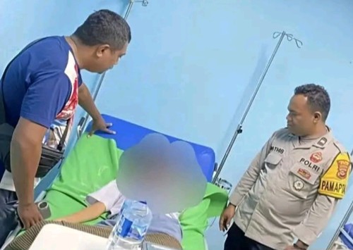 Siswi SMA negeri di Kabupaten Belu, NTT, berinisial SMN (16) saat dirawat di rumah sakit akibat dianiaya gurunya hingga pingsan, Selasa (24/2/2026). (Istimewa).