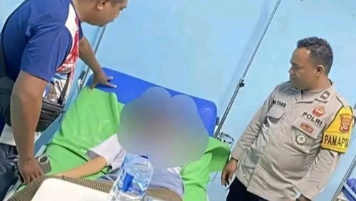 Siswi SMA negeri di Kabupaten Belu, NTT, berinisial SMN (16) saat dirawat di rumah sakit akibat dianiaya gurunya hingga pingsan, Selasa (24/2/2026). (Istimewa).