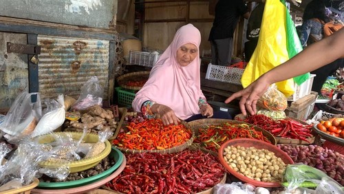 Suasana pedagang cabai di Pasar Tanjung, Lombok Utara, Rabu (25/2/2026). (Foto: Ahmad Viqi/detikBali)