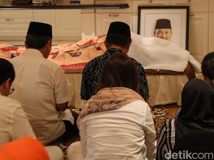Jenazah Alex Noerdin Bakal Disalatkan di Masjid Agung Palembang
