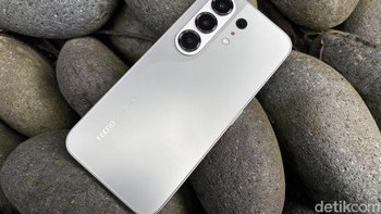 Tecno Camon 50 akan hadir di Indonesia lewat pre-order terlebih dahulu, mulai 22 Februari hingga 2 Maret 2026. Lanjut, untuk rilis dan open sale dibuka 3 Maret 2026. Berikut harganya: Camon 50 8GB/128GB Rp 3.599.000, Camon 50 8GB/256GB Rp 4.199.000, dan Camon 50 12GB/256GB Rp 4.999.000. Foto: Panji Saputro/detikINET