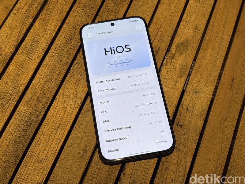 Tecno Camon 50 akhirnya resmi diperkenalkan ke pasar Indonesia. Begini wujudnya yang dibekali kamera Sony LYT-700C 50 MP dan baterai jumbo 6.500 mAh.