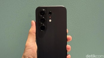 Jadi ini tiga hal yang menjadi panduan dalam setiap lekukan, setiap warna, dan, setiap detail dari produk Camon 50 Series ini, ujar Anthoni Roderick, PR Manager Tecno Indonesia. Foto: Panji Saputro/detikINET