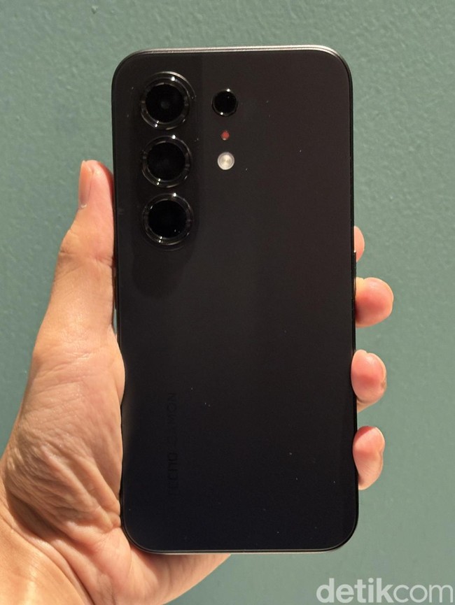 Tampilan Tecno Camon 50: HP Rp 3 Juta Kamera Kelas Atas & Baterai Jumbo