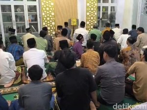 Tak Terburu-buru, Tarawih di Masjid Cirebon Ini Habiskan 3 Jam