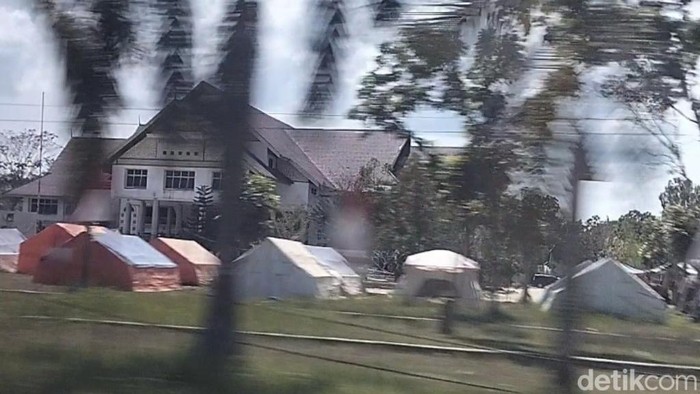 Tenda pengungsian di Aceh Tamiang. (Agus Setyadi/detikSumut)