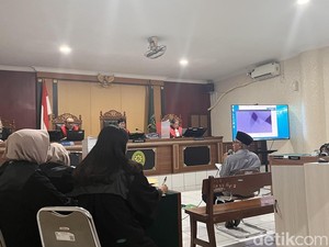 Dicecar Hakim soal Penerima Hibah Rp 10 M, Sri Purnomo: Teknisnya di Dinas