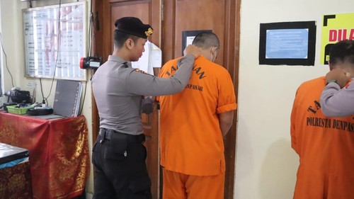 Tersangka RG yang berhasil diamankan oleh Sat Resnarkoba Polresta Denpasar. Dok: Polresta Denpasar