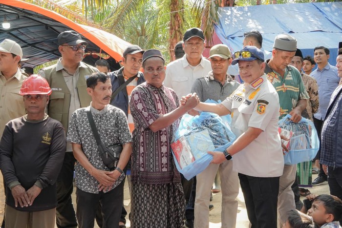 Tito mengunjungi Lhokseumawe, Aceh Tamiang, dan Aceh Utara untuk memastikan percepatan rehabilitasi dan rekonstruksi pascabencana berjalan optimal.