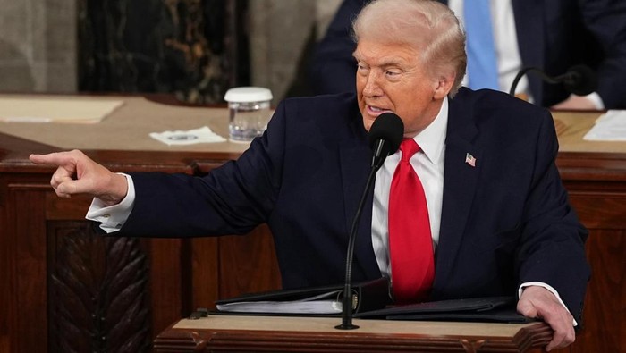 Teriakan Legislasi Muslim soal ICE, Trump Ngamuk di Medsos