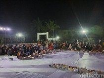 Potret Korban Bencana Aceh Tamiang Sahur Bareng di Huntara