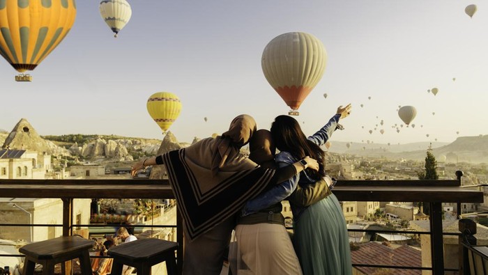 Wisatawan muslim liburan di Cappadocia, Turki