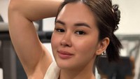 Yasmine Karenina sebelumnya bikin heboh gegara pelihara hewan tak biasa, yakni ulat kaki seribu, kepiting, dan kecoak. Ia sampai membuat Raffi Ahmad begidik saat datang ke acaranya, FYP Trans7. (Foto: dok Instagram yasminezka)