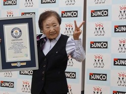 Kisah Pegawai Cetak Rekor, Kerja di Posisi yang Sama Selama 65 Tahun