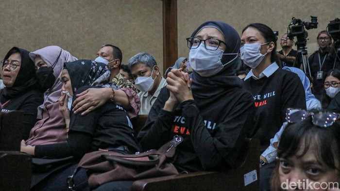 Majelis hakim membacakan putusan terhadap tiga terdakwa kasus dugaan korupsi minyak mentah di Pengadilan Negeri Jakarta Pusat, Kamis (26/2/2026).