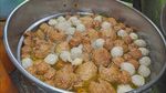 Krenyes Gurih! 10 Bakso Goreng Halal Enak untuk Buka Puasa