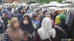 Berburu Busana Muslim Grosir, Pasar Tasik Cideng Ramai Pembeli