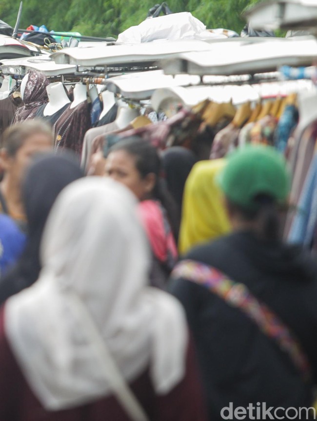 Berburu Busana Muslim Grosir, Pasar Tasik Cideng Ramai Pembeli