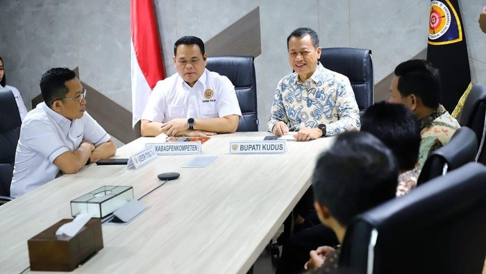 Bupati Kudus Sam’ani Intakoris meninjau Assessment Center dalam rangka Seleksi Secara Terbuka dan Kompetitif Pengisian Jabatan Pimpinan Tinggi Pratama Sekretaris Daerah Kabupaten Kudus yang digelar di Ruang Assessment Center Polri, Gedung TNCC Polri Lantai 3, Jakarta Selatan, Kamis (26/2/2026).