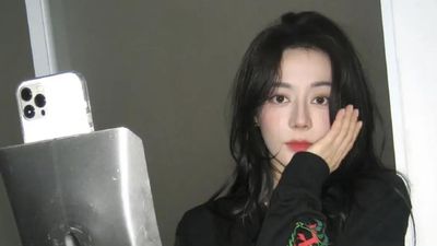 Casing Sekop Jadi Sorotan! 7 Gaya Nyeleneh Dilraba Dilmurat Ini Curi Perhatian