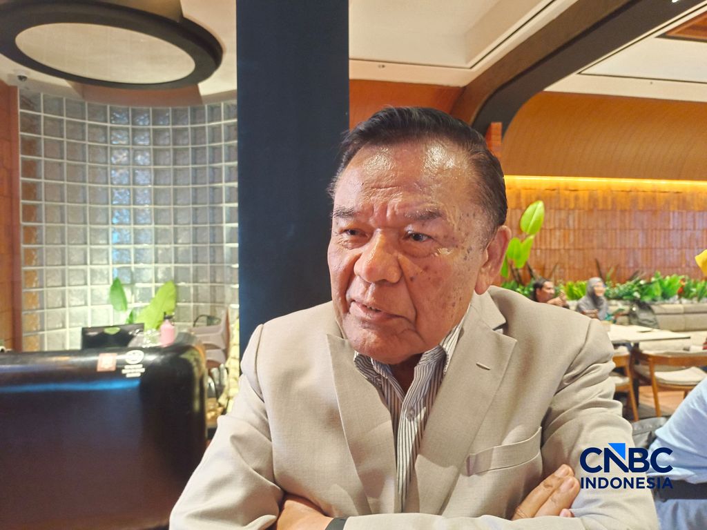 Direktur Eksekutif Gabungan Industri Minyak Nabati Indonesia (GIMNI) sekaligus Ketua Umum Dewan Minyak Sawit Indonesia (DMSI) Sahat Sinaga, saat ditemui di Jakarta, Rabu (25/2/2026). (CNBC Indonesia/Martyasari Rizky)