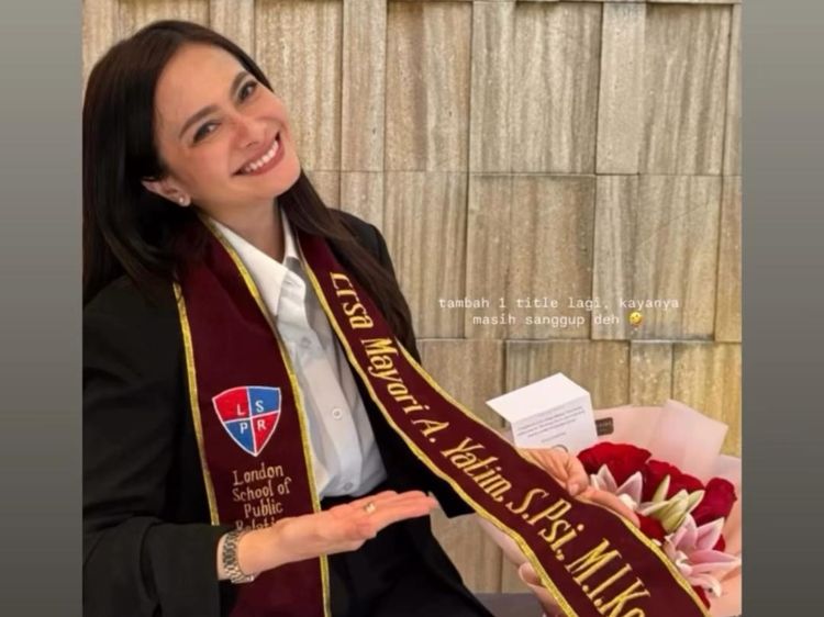 Selamat! Ersa Mayori Lulus S2 dengan Hasil Memuaskan