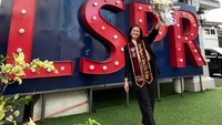 Ersa Mayori menjalani sidang tahap akhir perjalanan kuliah S2 di LSPR kemarin. Kami menyatakan Anda lulus dengan hasil yang sangat memuaskan, ujar seorang penguji dalam video yang beredar di Instagram @ersamayori dilihat, Jumat (27/2/2026). (Foto: dok Instagram ersamayori)